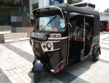 BAJAJ THREE WHEELER 2015 SALE AT AMBALANGODA