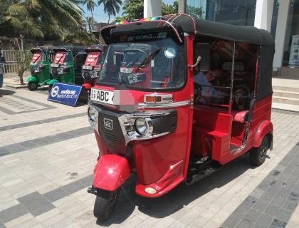 BAJAJ THREE WHEELER 2015 SALE AT AMBALANGODA