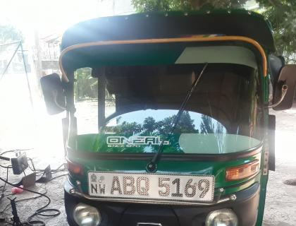 Bajaj 4 Stroke Three-wheeler for sale at Negombo