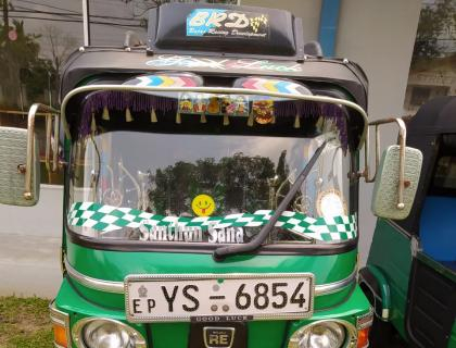 Bajaj 4 Stroke Three-wheeler for sale at Riyasakwala Ampara
