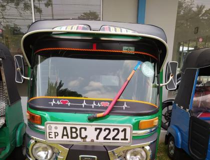 Bajaj 4 Stroke Three-wheeler for sale at Riyasakwala Ampara