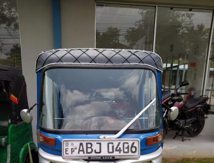 Bajaj 4 Stroke Three-wheeler for sale at Riyasakwala Ampara