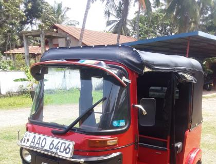 Bajaj 4 Stroke Three-wheeler for sale at Negombo