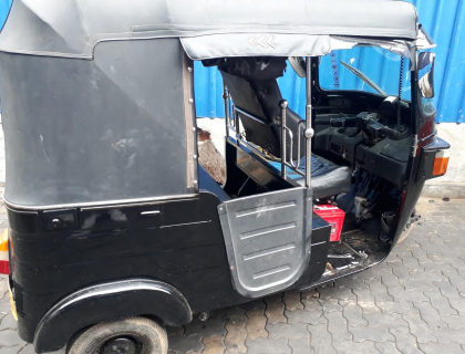 BAJAJ 4STROKE THREE WHEELER FOR SALE IN KADURUWELA