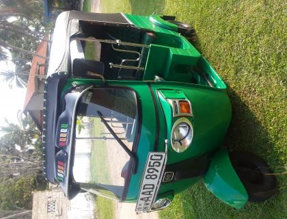 Bajaj 4 Stroke Three-wheeler for sale at Negombo