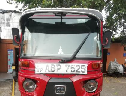 Bajaj 4 Stroke Three-wheeler for sale at Riyasakwala Maligawatta