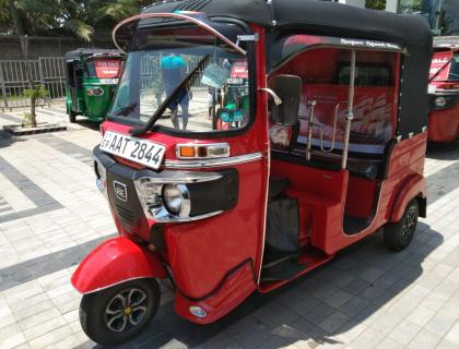 BAJAJ THREE WHEELER 2014 SALE AT AMBALANGODA