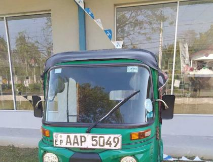 Bajaj 4 Stroke Three-wheeler for sale at Riyasakwala Ampara