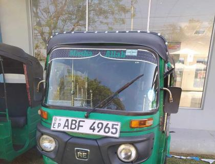 Bajaj 4 Stroke Three-wheeler for sale at Riyasakwala Ampara