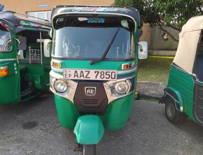 Bajaj 4 Stroke Three-wheeler for sale at Riyasakwala Ampara