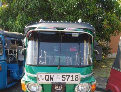 Bajaj 4 Stroke Three-wheeler for sale at Riyasakwala Ampara