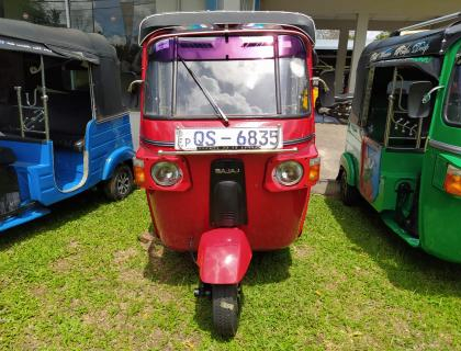 Bajaj 4 Stroke Three-wheeler for sale at Riyasakwala Ampara