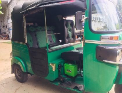 BAJAJ 4STROKE THREE WHEELER FOR SALE IN KADURUWELA