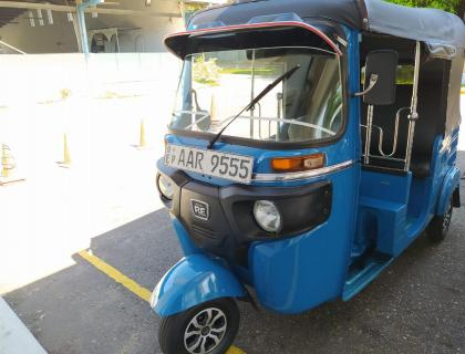 Bajaj 4 Stroke Three-wheeler for sale at Riyasakwala Ampara
