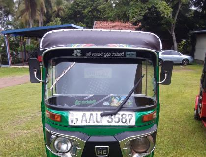 Bajaj 4 Stroke Three-wheeler for sale at Negombo