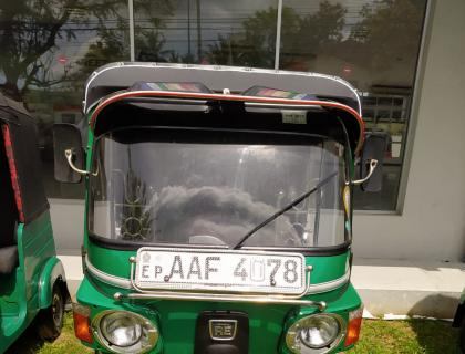 Bajaj 4 Stroke Three-wheeler for sale at Riyasakwala Ampara