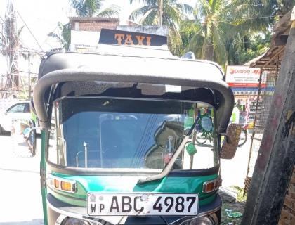 Bajaj 4 Stroke Three-wheeler for sale in Batticaloa