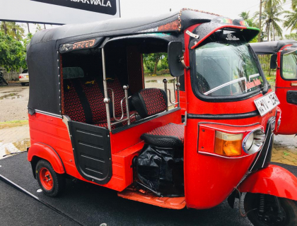 Bajaj 4 Stroke Three-wheeler for sale at Riyasakwala Madurankuliya