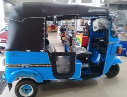 Bajaj 4 Stroke Three-wheeler for sale at Riyasakwala Ambalantota