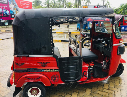 Bajaj 4 Stroke Three-wheeler for sale at Riyasakwala Madurankuliya