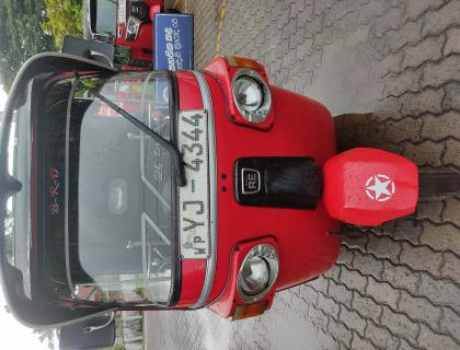 Bajaj 4 Stroke Three-wheeler for sale at Negombo