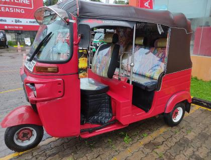 Bajaj 4 Stroke Three-wheeler for sale at Negombo