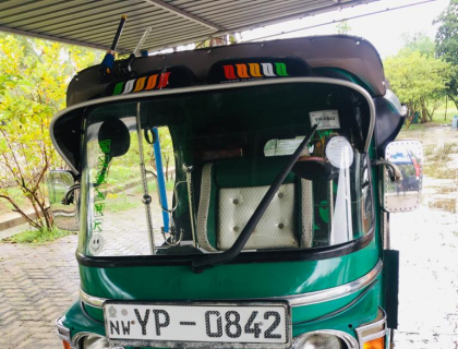 Bajaj 4 Stroke Three-wheeler for sale at Riyasakwala Madurankuliya