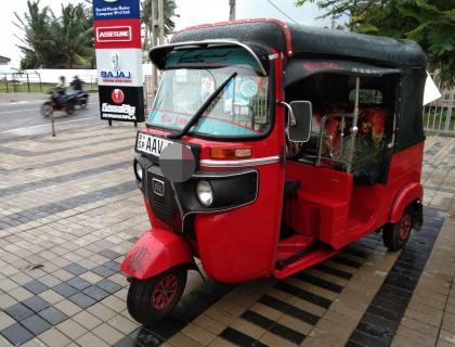 Negotiable BAJAJ THREE WHEELER 2015 SALE AT AMBALANGODA