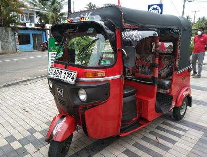 Negotiable BAJAJ THREE WHEELER 2017 SALE AT AMBALANGODA