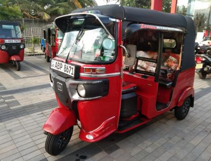 Negotiable BAJAJ THREE WHEELER 2017 SALE AT AMBALANGODA