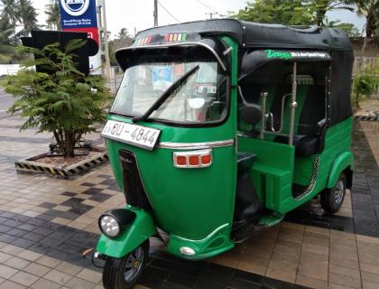 Negotiable BAJAJ THREE WHEELER 2009 SALE AT AMBALANGODA