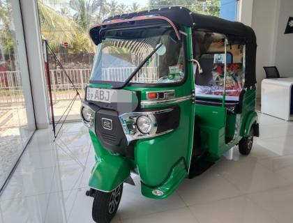 Negotiable BAJAJ THREE WHEELER 2016 SALE AT AMBALANGODA