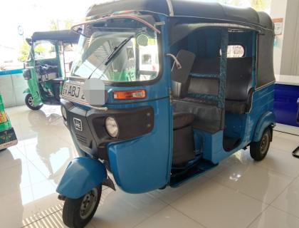 Negotiable BAJAJ THREE WHEELER 2016 SALE AT AMBALANGODA