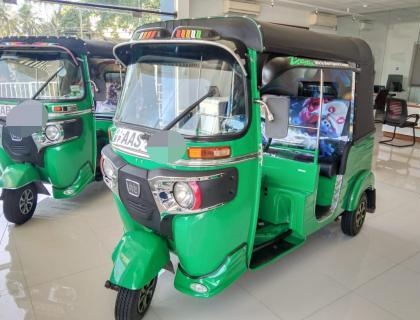 Negotiable BAJAJ THREE WHEELER 2014 SALE AT AMBALANGODA