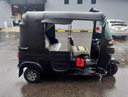 Bajaj 4 Stroke Three-wheeler for sale at Riyasakwala Matara