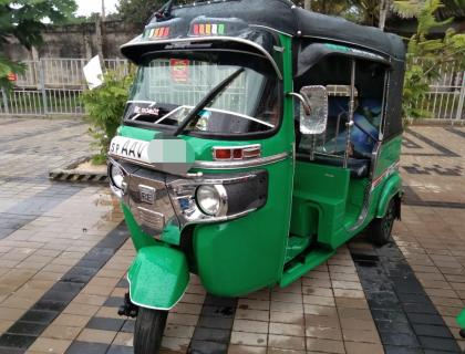 Negotiable BAJAJ THREE WHEELER 2015 SALE AT AMBALANGODA