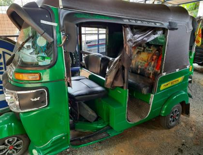 Bajaj 4 Stroke Three-wheeler for sale at Trincomalee