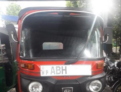 Bajaj 4 Stroke Three-wheeler for sale at Riyasakwala Bandaragama