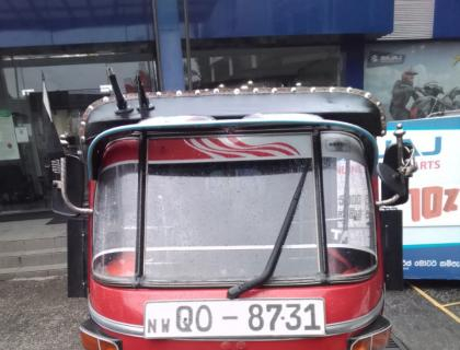 Bajaj Three Wheeler for sale at Riyasakwala Maligawatta