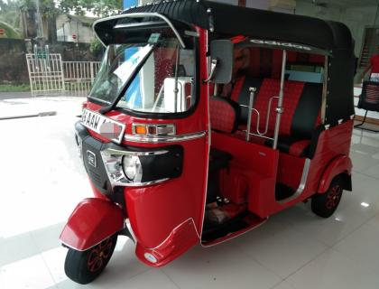 Negotiable BAJAJ THREE WHEELER 2015 SALE AT AMBALANGODA