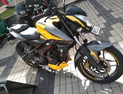 BAJAJ PULSAR 200NS  FOR SALE AT AMBALANGODA RIYASAKWALA