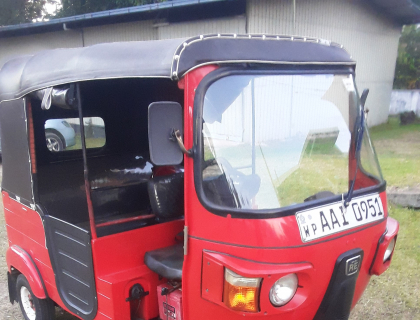 Bajaj 4 Stroke Three-wheeler for sale at Negombo