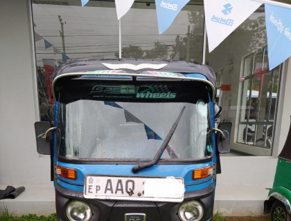 Bajaj 4 Stroke Three-wheeler for sale at Riyasakwala Ampara