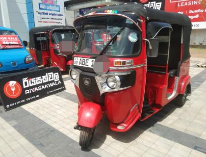 BAJAJ THREE WHEELER 2015 SALE AT AMBALANGODA