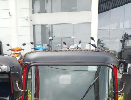 Bajaj 4 Stroke Three-wheeler for sale at Kurunegala