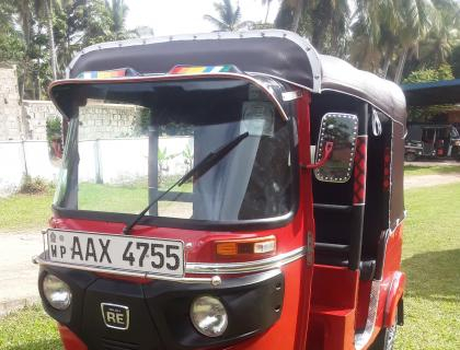 Bajaj 4 Stroke Three-wheeler for sale at Negombo