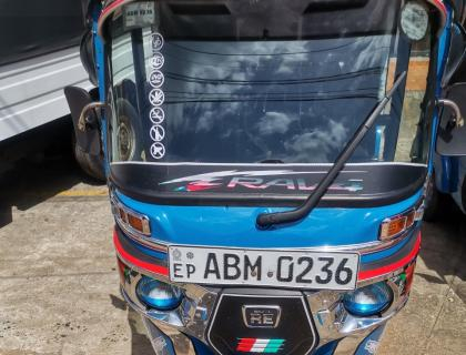 Bajaj 4 Stroke Three-wheeler for sale at trincomalee