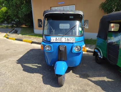 Bajaj 4 Stroke Three-wheeler for sale at Riyasakwala Ampara