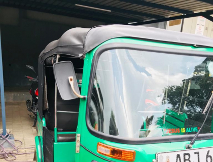 Bajaj 4 Stroke Three-wheeler for sale at Riyasakwala Kurunegala