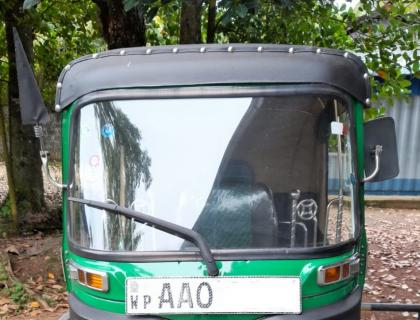 Bajaj 4 Stroke Three-wheeler for sale at Riyasakwala Bandaragama